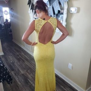 Windsor Yellow Lace Open-Back Evening Gown